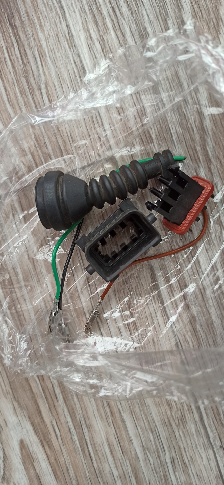 Фишка от BMW в разобранном виде. — Audi A4 (B5)