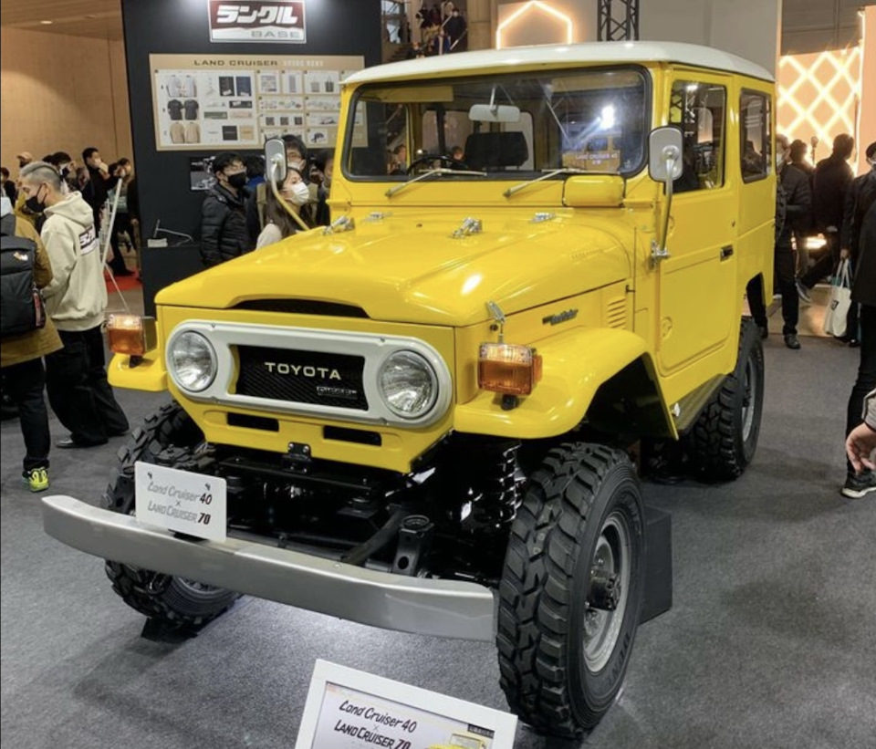 С некоторых ракурсов почти стандартная машина — Toyota Land Cruiser 40