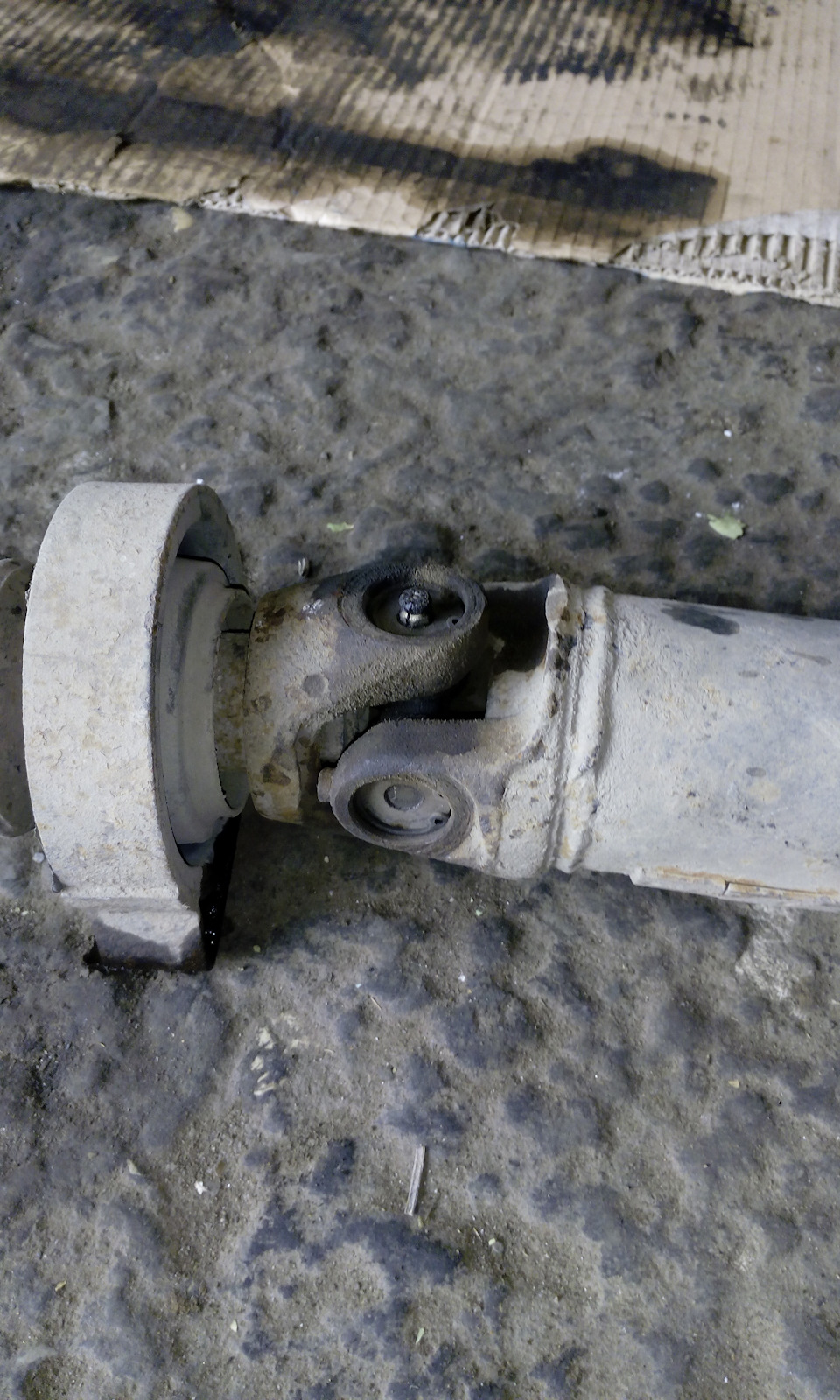 Замена крестовин карданного вала и опоры карданного вала — Lada 2107, 1 ...