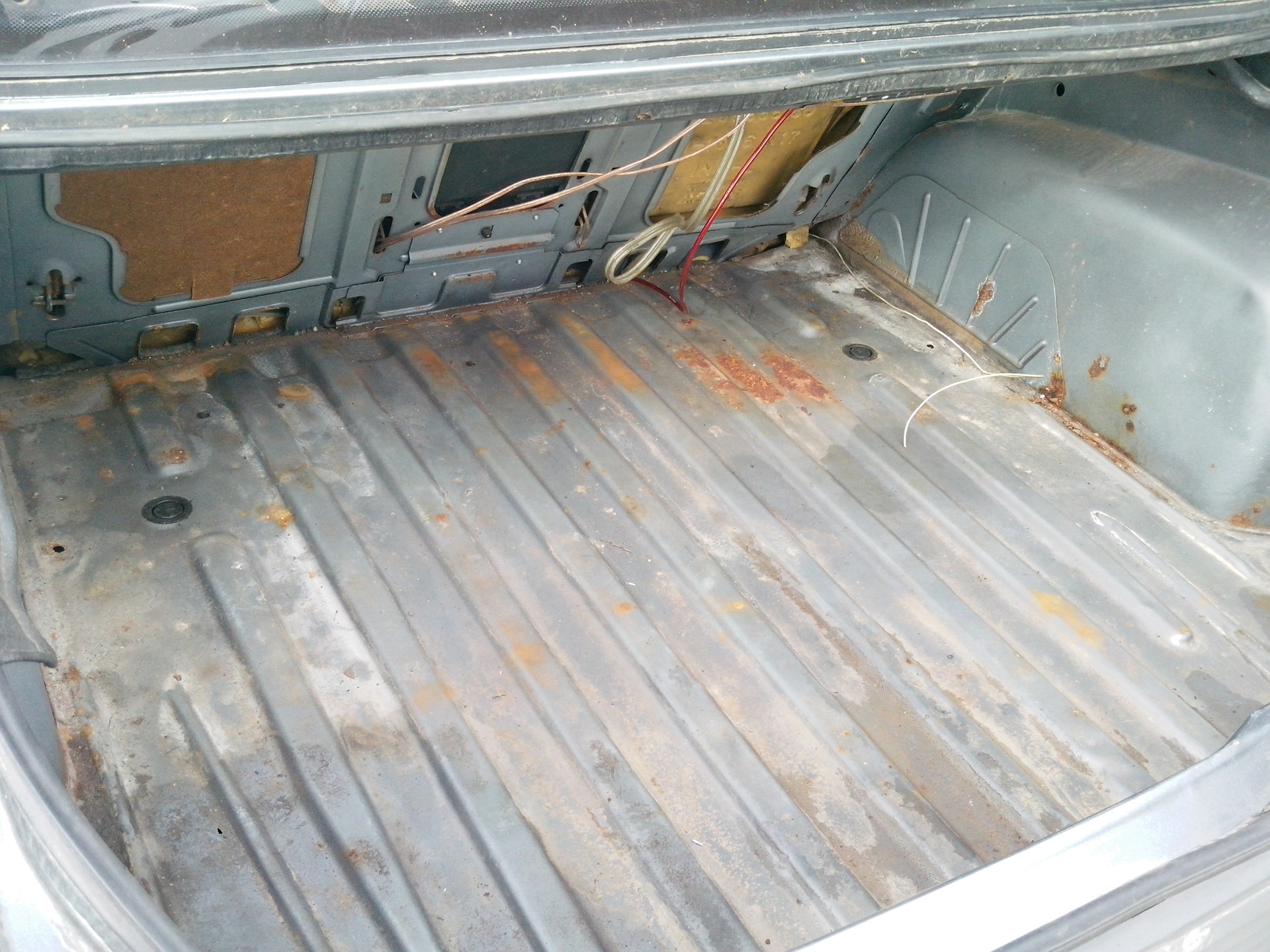 Сырость в багажнике — Peugeot 405, 1,6 л, 1988 года | кузовной ремонт ...