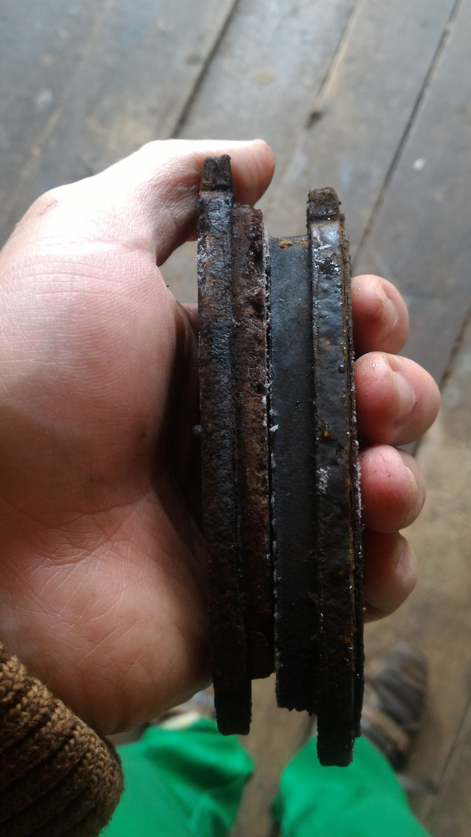 Неравномерный износ задних колодкок — Opel Astra J, 1,3 л, 2012 года ...