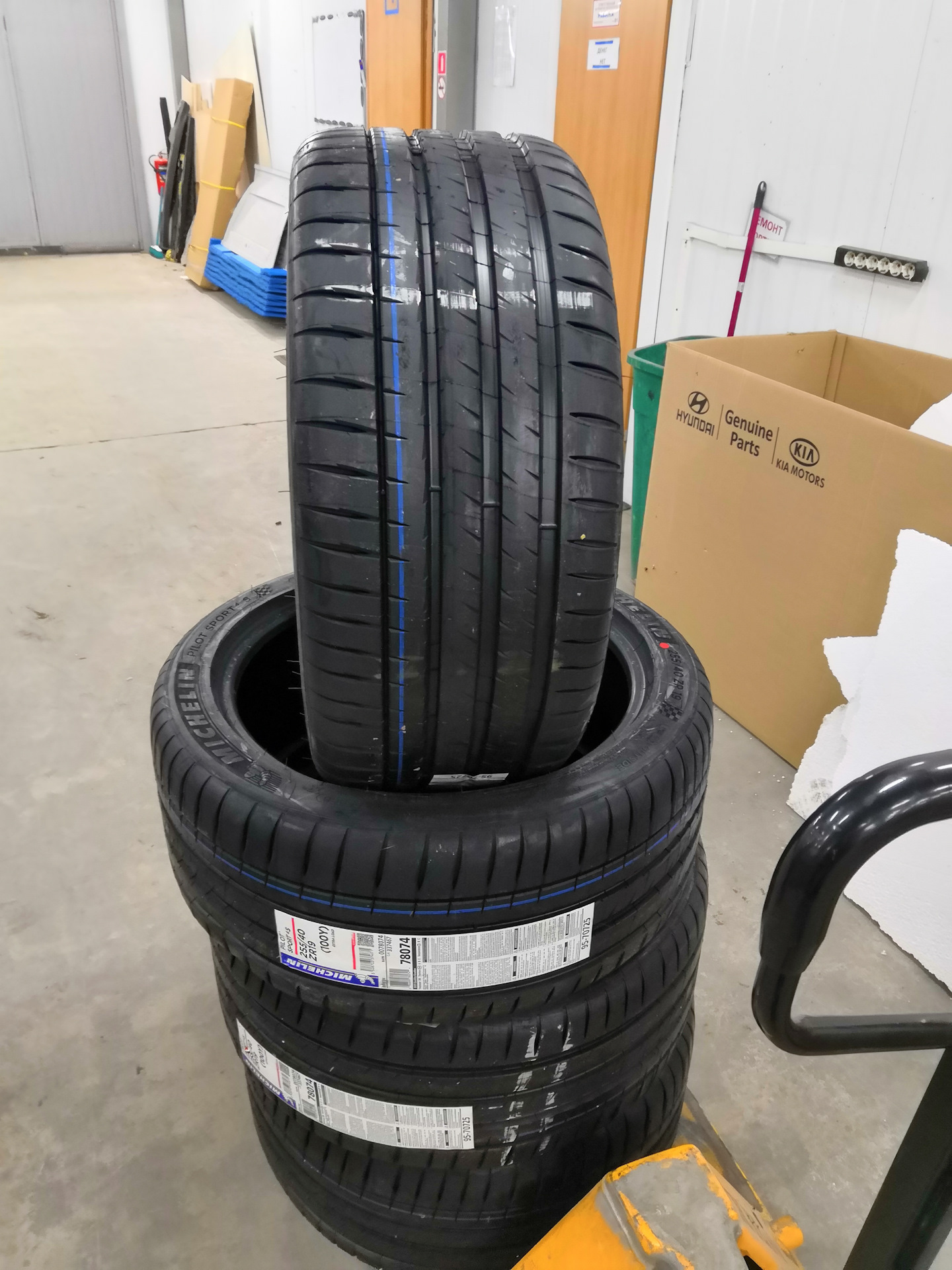 Мишлен пилот спорт 19. Pilot Sport 4s 315/35/20. Michelin Pilot Sport 4s (315/30zr22 107y). Michelin Pilot Sport 4s 315/30r22. Michelin 4s 285/35 r19.