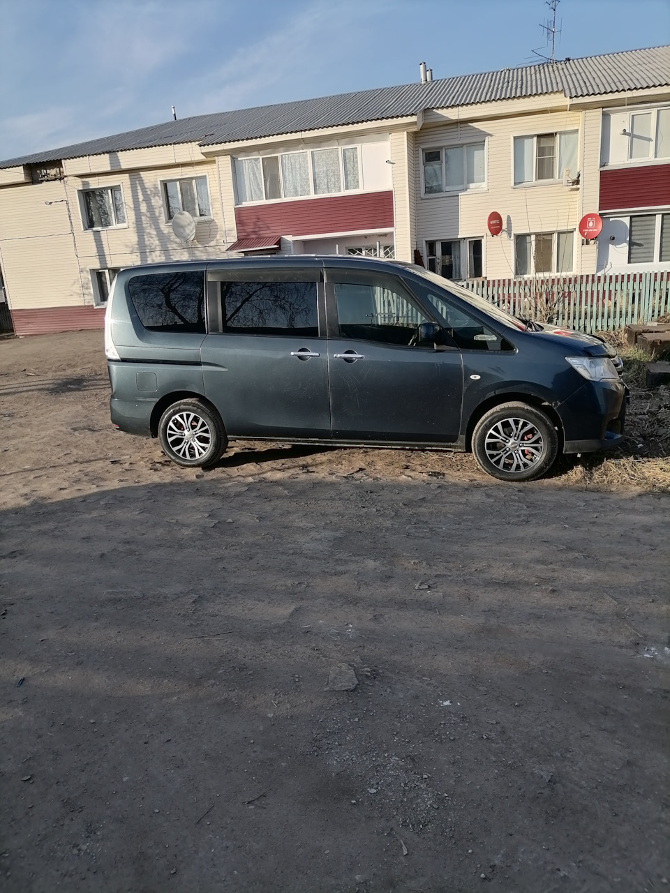 Диски, резина, пневмо гудок — Nissan Serena Mk IV (C26), 2 л, 2011 года |  другое | DRIVE2