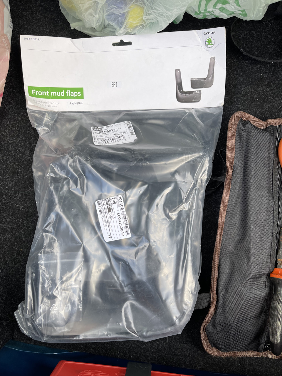 Купил оригинал, пара за 719р. (полная цена 1250, -531р балами), арт. VAG 5JA071111 — Skoda Rapid (1G). Запчасти на фото: 5JA071111, 006709, 594269