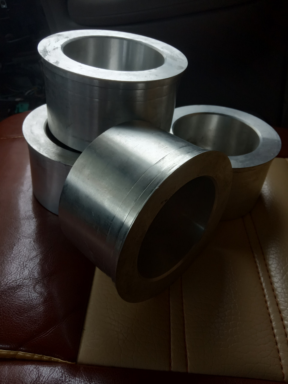 Ступичные колпаки к дискам — Chevrolet Express (GMT600), 5,7 л, 1998 ...