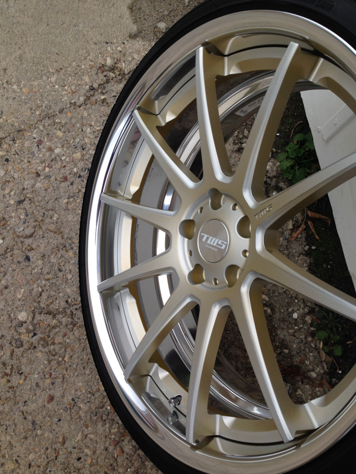 Шины летние Ovation 255/45 R20, кованые диски TWS 8,5Jx20 ET35 5x112 на ...