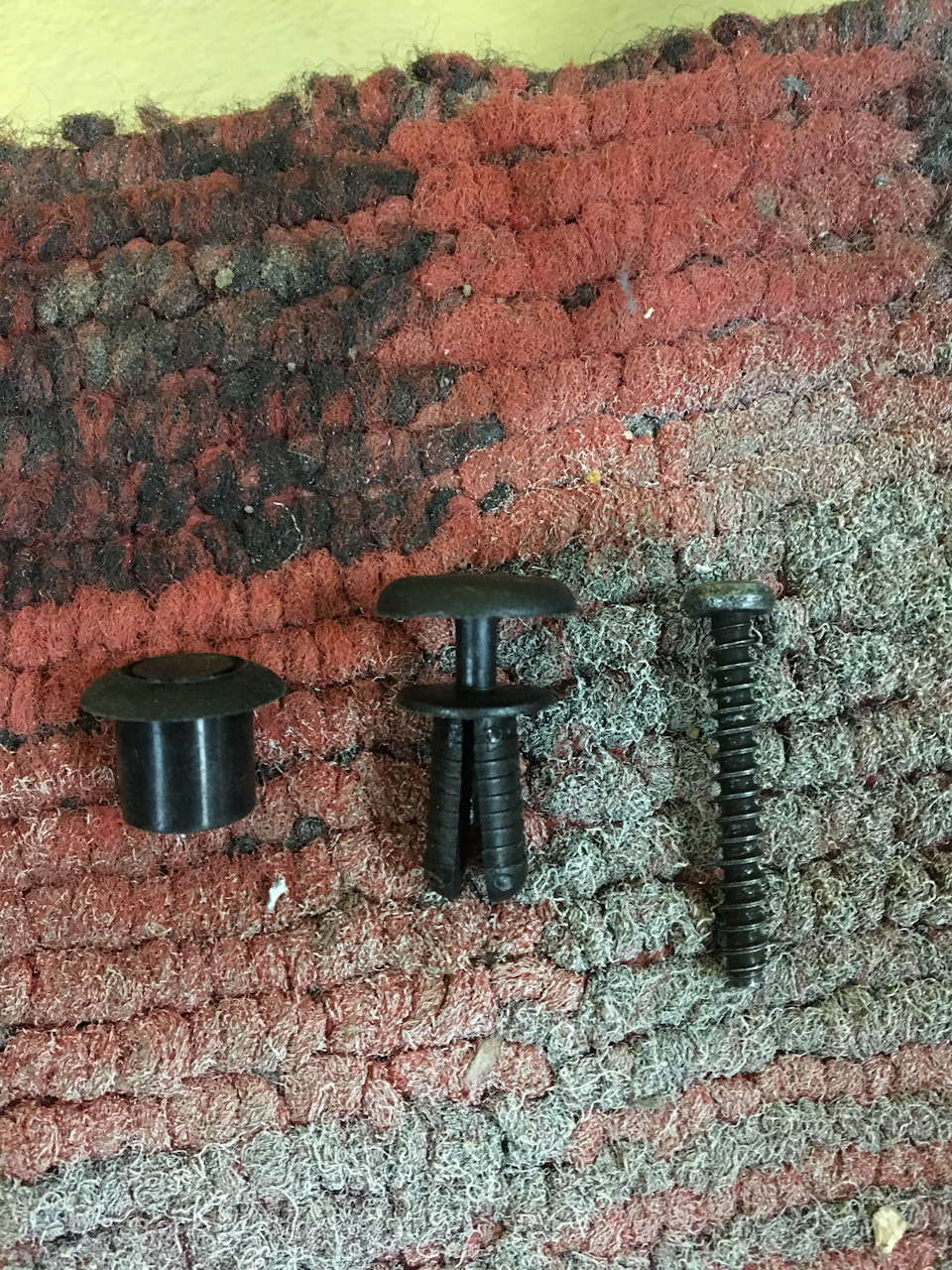 Крепление обшивки двери 2115 - 83 фото