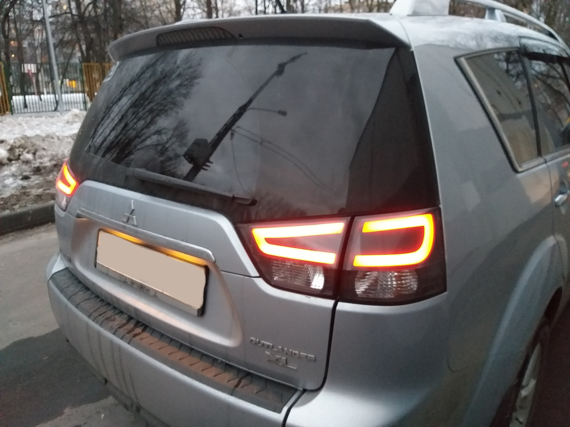 Mitsubishi Outlander 2010 сзади