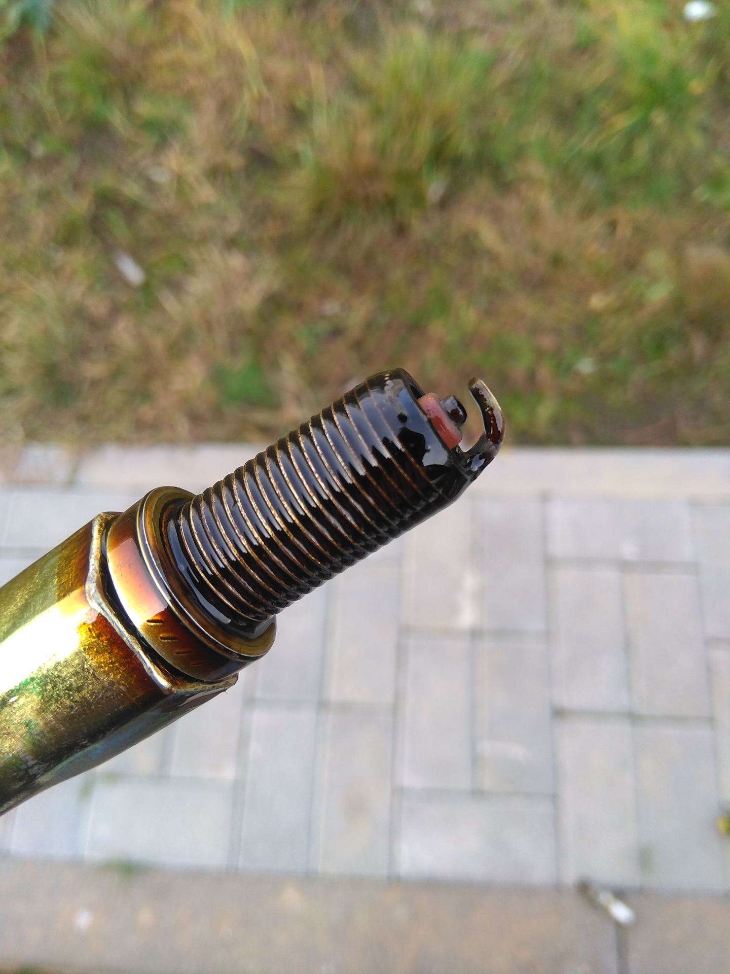 ремкомплект для ремонта резьбы свечного колодца. ремкомплект свечной резьбы. сорванная резьба свечного колодца. резьба свечного колодца. резьба свечных колодцев.