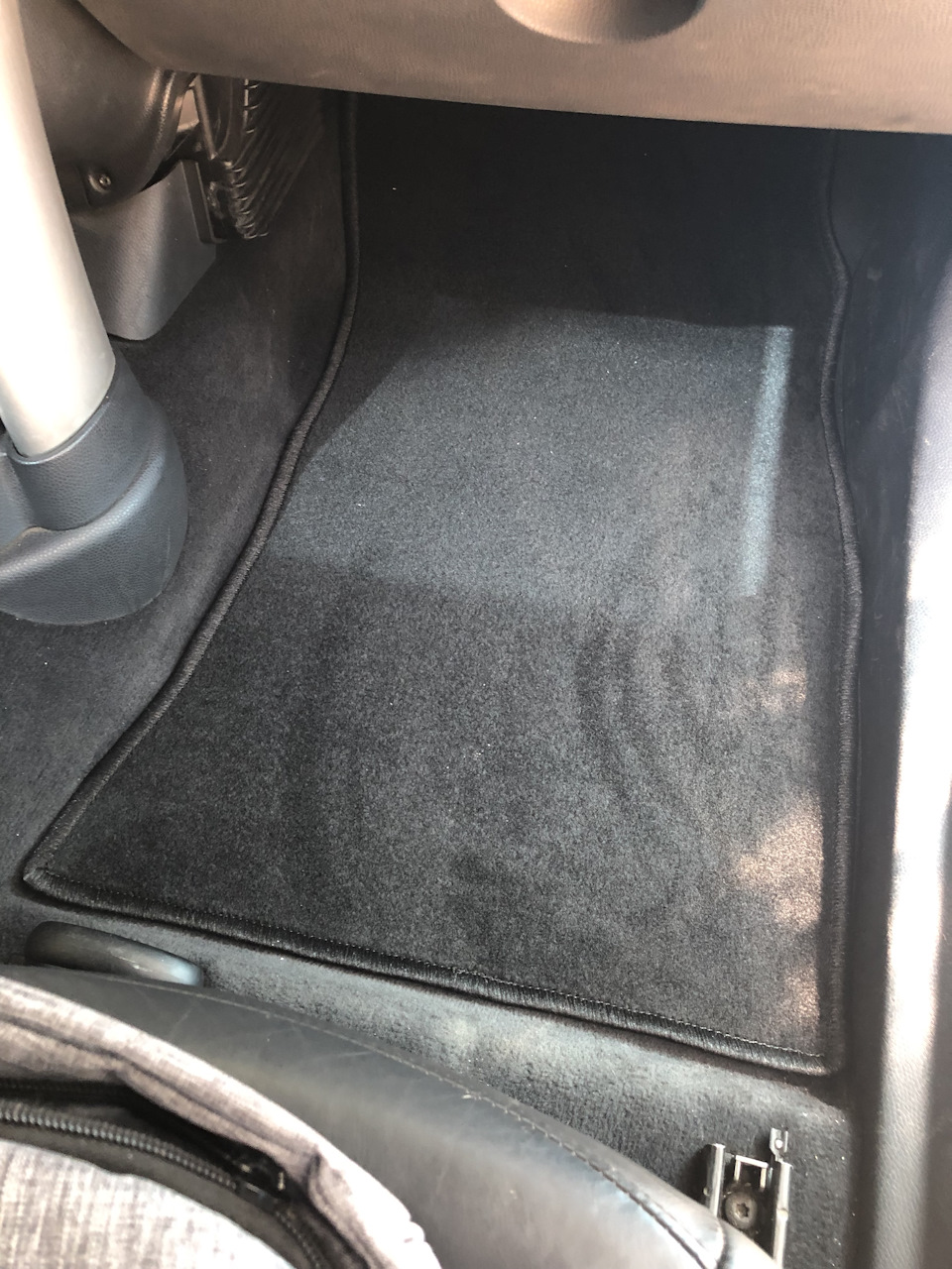 3. Ворсовые коврики. PlastiDip салона — MINI Cooper S Mk I, 1,6 л, 2003 ...