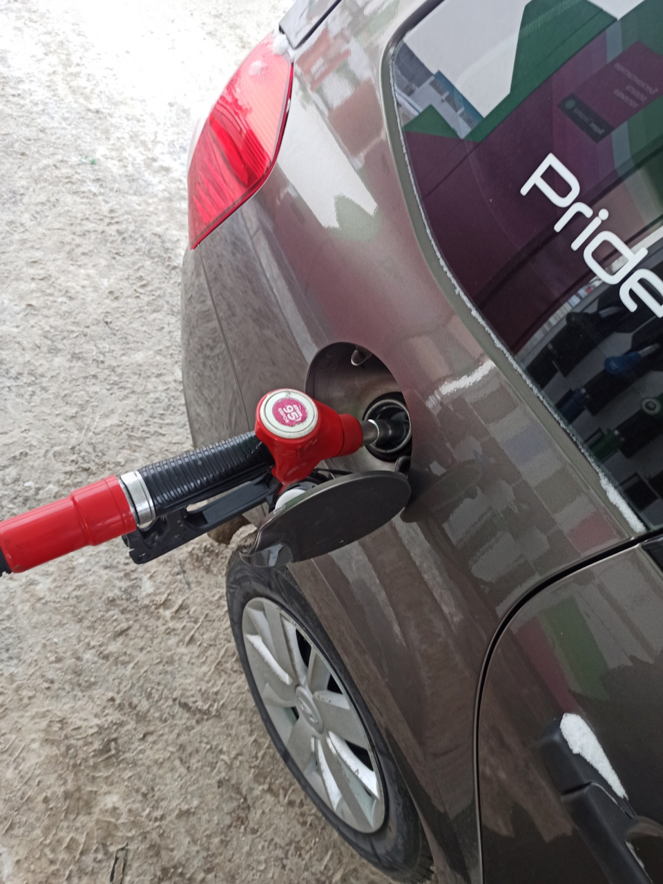 А сколько у вас бензин нынче? — Lada Гранта Универсал, 1,6 л, 2021 года ...