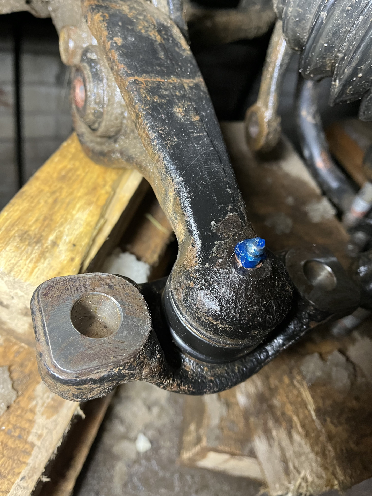 Тавотницы в нижние шаровые, замена пыльника — Mazda 6 (2G) GH, 2 л ...