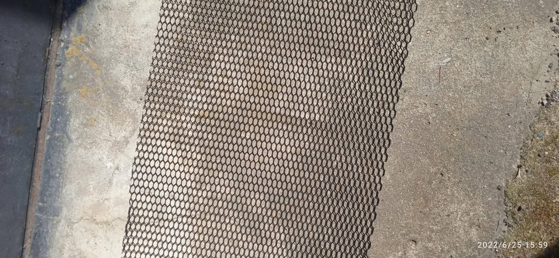 Установка защитной сетки на решетку радиатора — Audi Q5 (1G), 2 л, 2014 ...