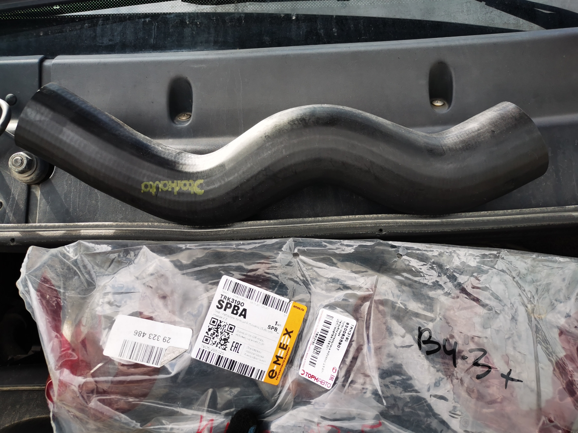 Патрубок от турбины к интеркулеру — Renault Master (3G), 2,5 л, 2010 ...