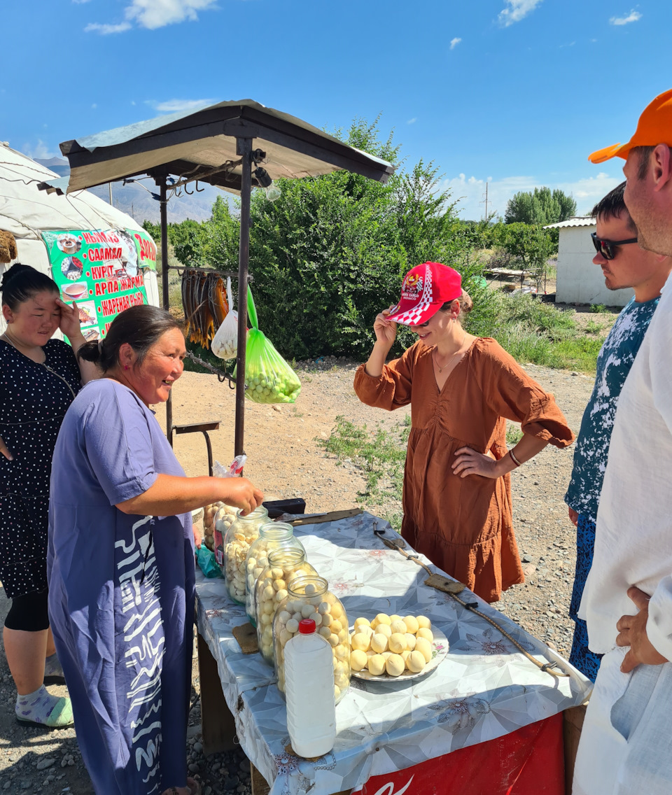 Фотография «Пробуем Курут — продукт номер один в KG. Он продается везде, в  м…»