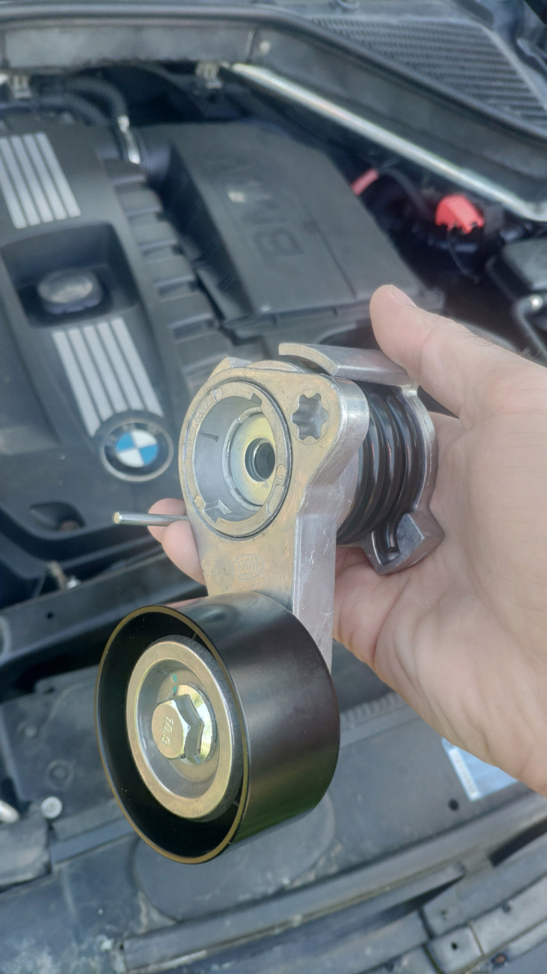 Замена натяжителя приводного ремня n54 — BMW X6 (E71/E72), 3 л, 2008 ...