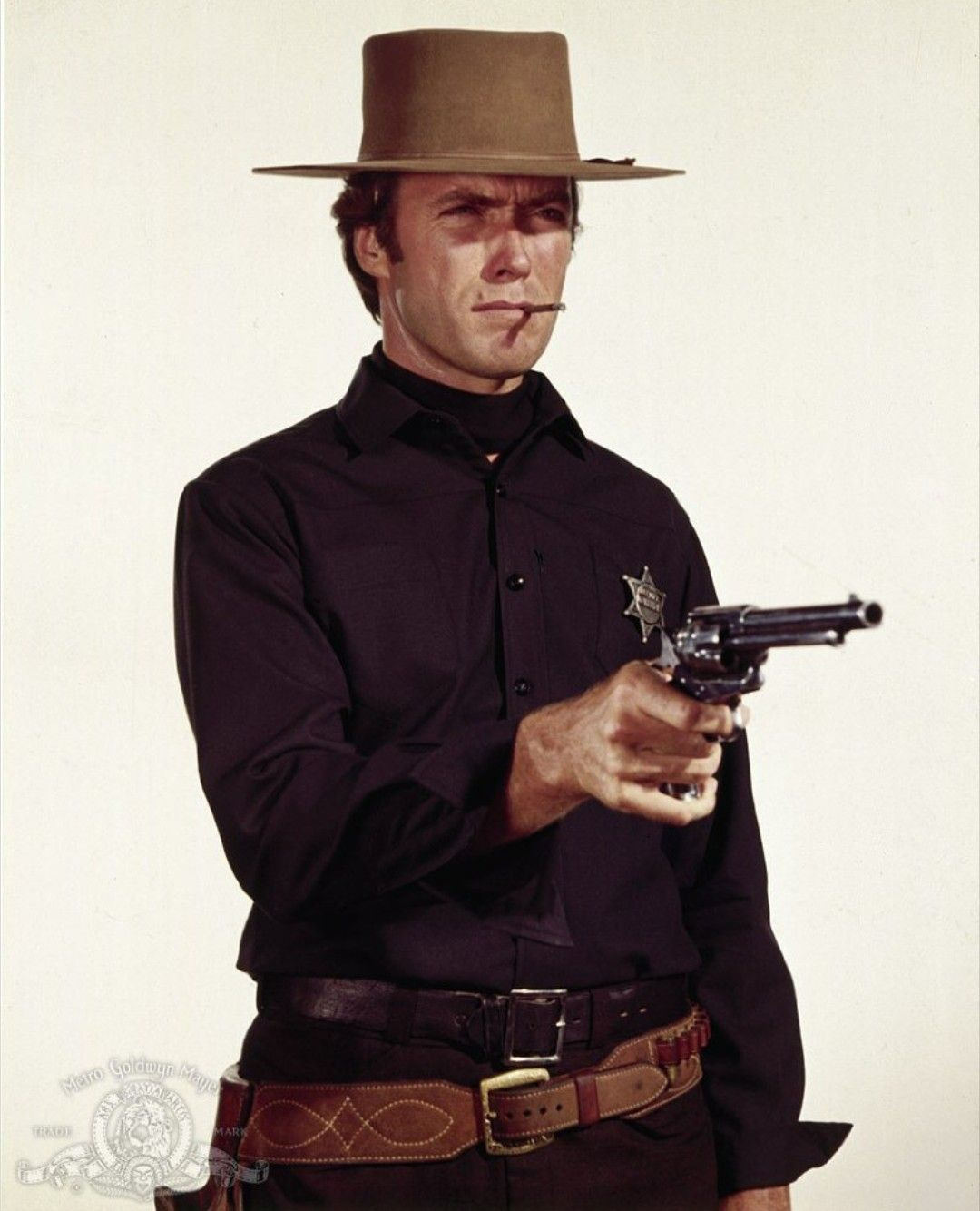 Мемный ковбой. Клинт Иствуд ковбой. Клинт Иствуд Шериф. Клинт Иствуд 1965.
