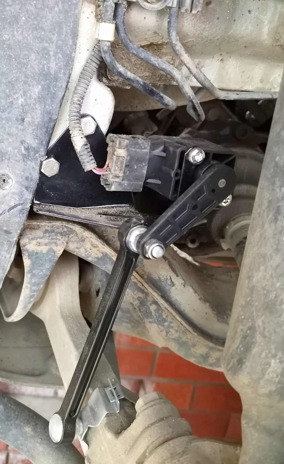 Передний датчик положения кузова — Volkswagen Passat B5, 1,8 л, 2004 ...