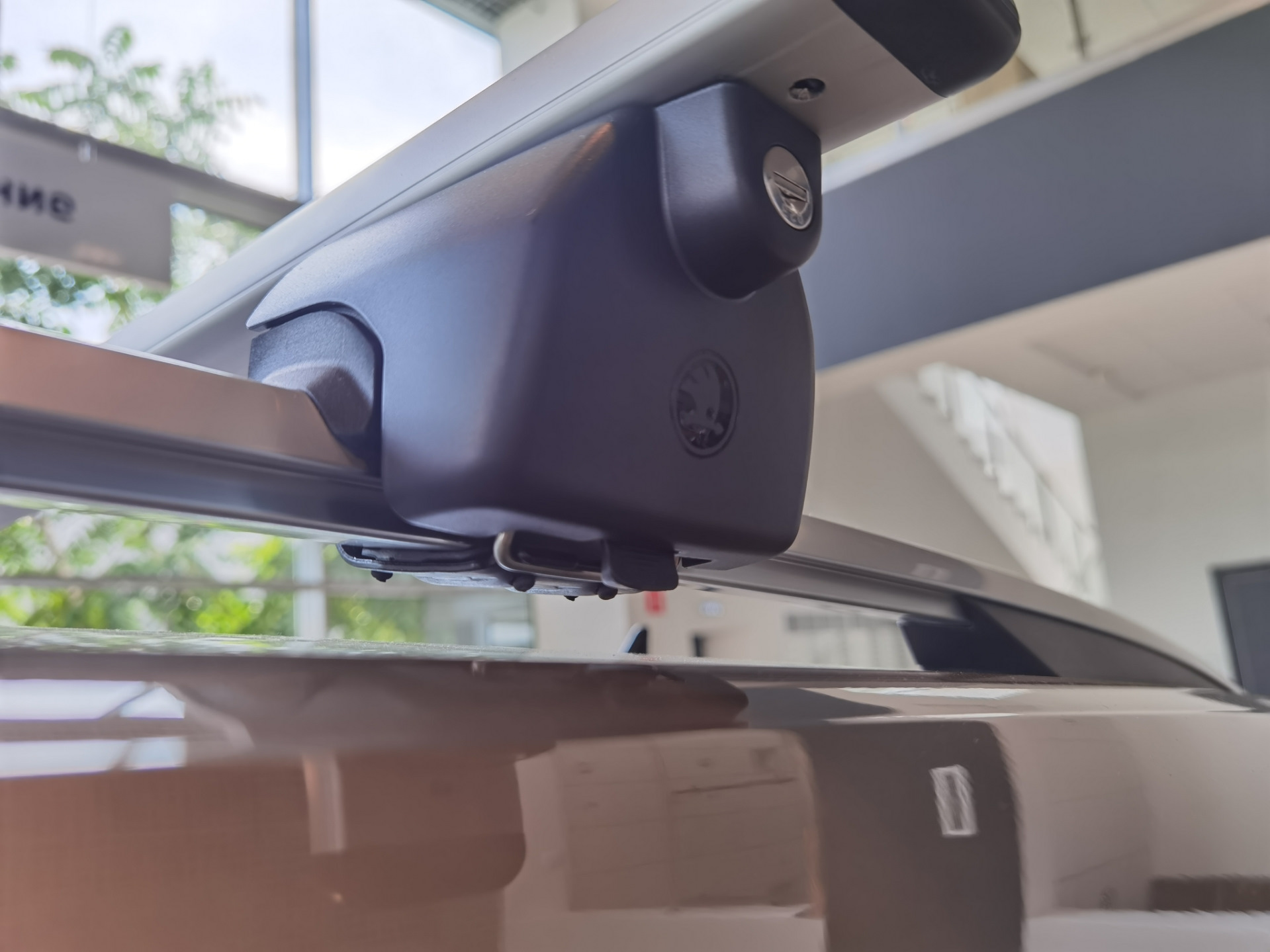 Блин какой оказывается надёжный хват у оригинального багажника шкоды ...