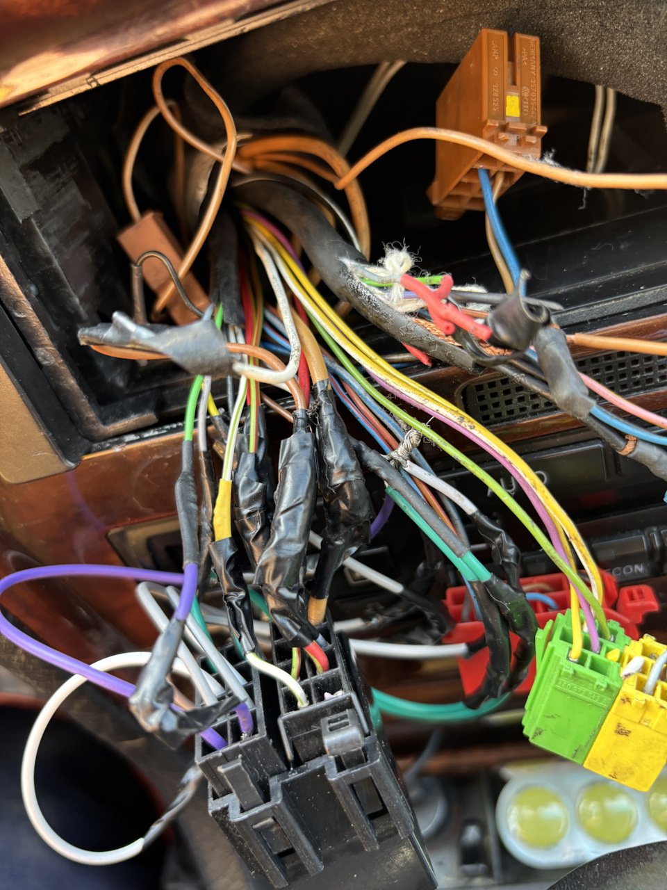 Нужна помощь с мафоном — Audi A8 (D2), 2,5 л, 1998 года | автозвук