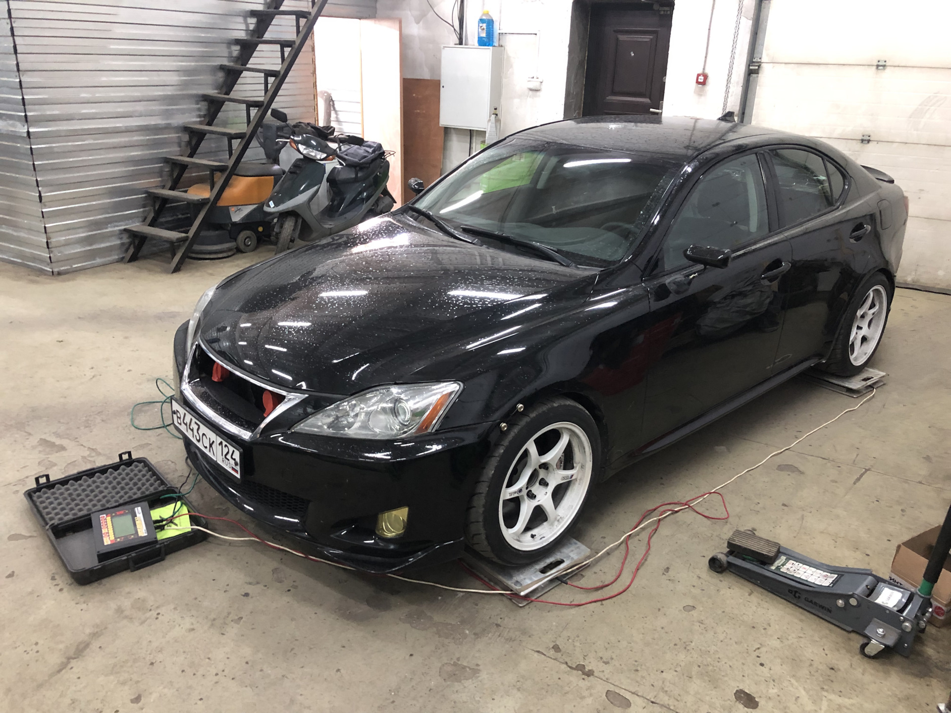 Взвешивание кузова и установка развальных рычагов Lexus IS250 Time Attack — Lexus  IS II, 3,5 л, 2007 года | тюнинг | DRIVE2