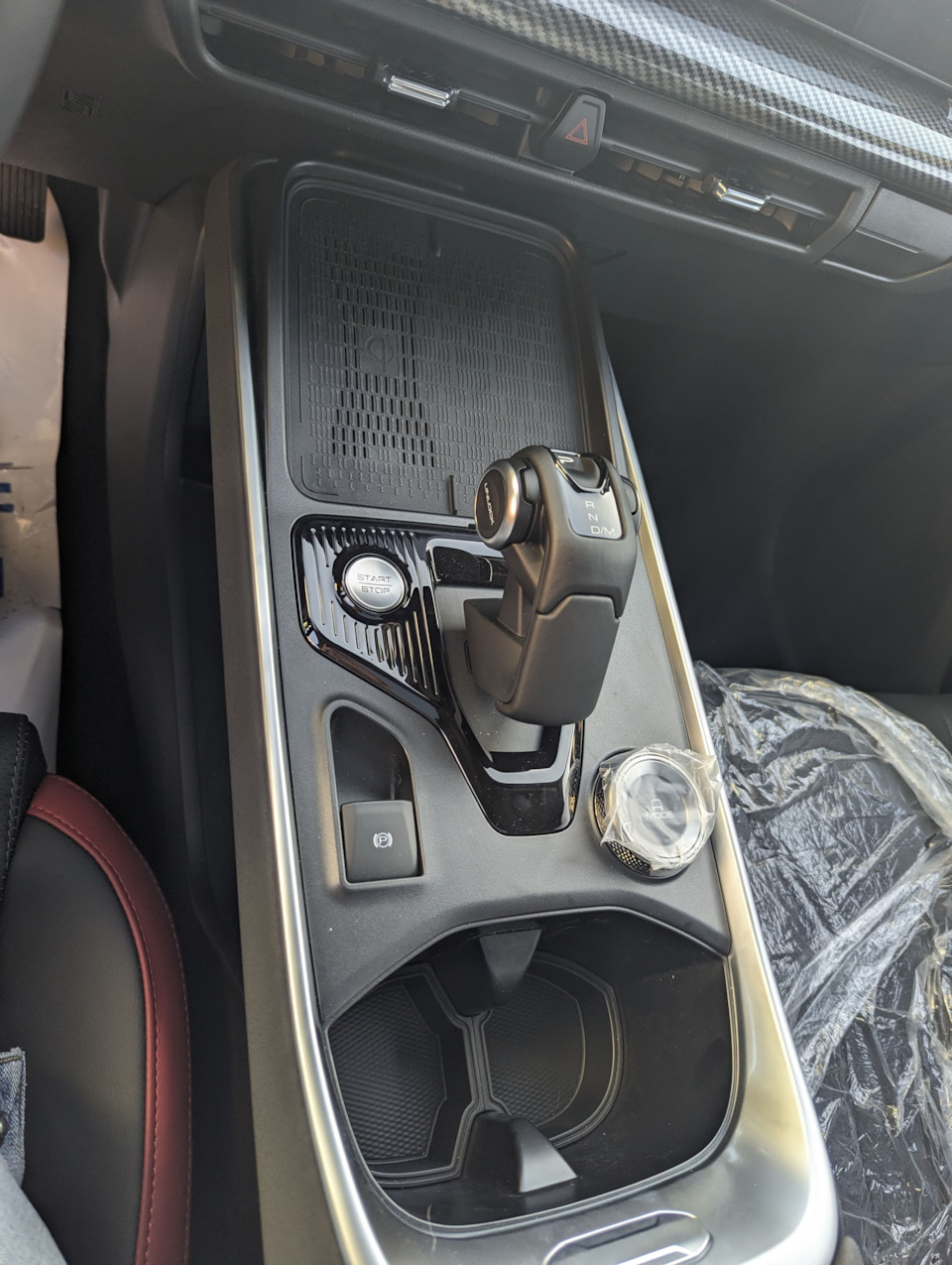 Удобная центральная консоль Haval H3, к счастью, без обилия глянца — Haval Dargo