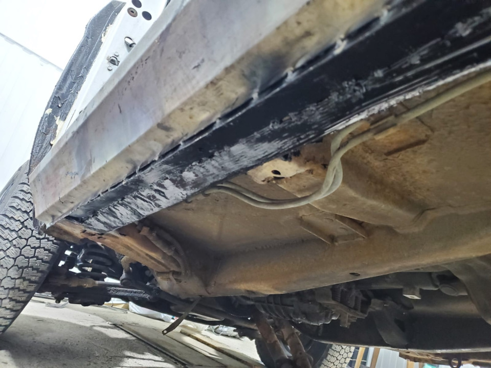 Ну и в завершение, заварил облицовку порога — ГАЗ 3110