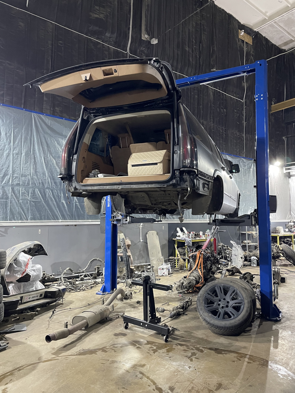 Фото в бортжурнале Cadillac Escalade ESV (3G)