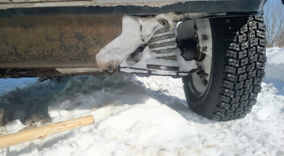 Март этого года. Снег местами был выше бампера и совсем не укатывался… На мосты падал раза 3, но быстро откапывался и сам выезжал. — Lada 4x4 3D