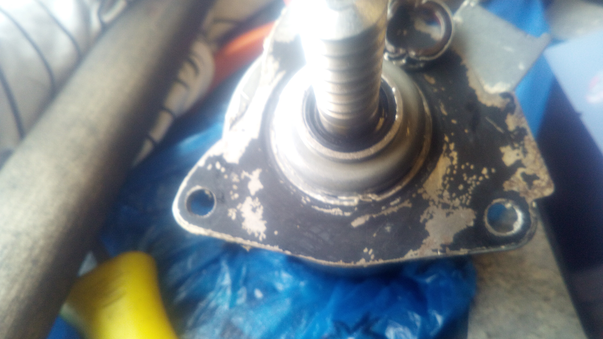 Сальник моторчика vanos — Peugeot 308 (1G), 1,6 л, 2012 года | своими ...