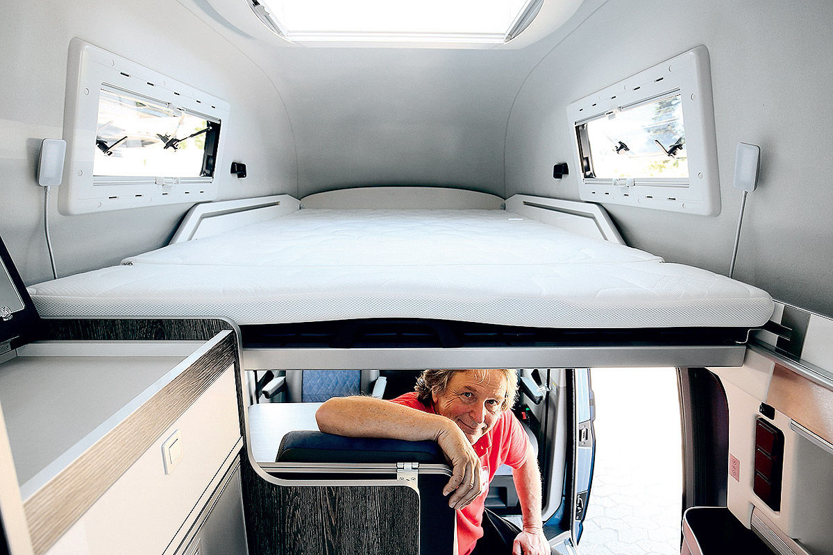 мерседес со спальником. кровать на втором этаже. кровать подиум. место спальное верхнее. верхний спальник мерседес актрос мп4.