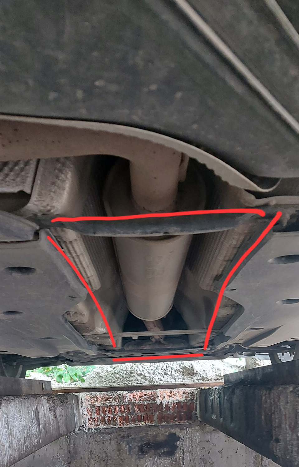 Должен ли быть щиток на днище? — Skoda Superb Mk3, 1,8 л, 2018 года ...