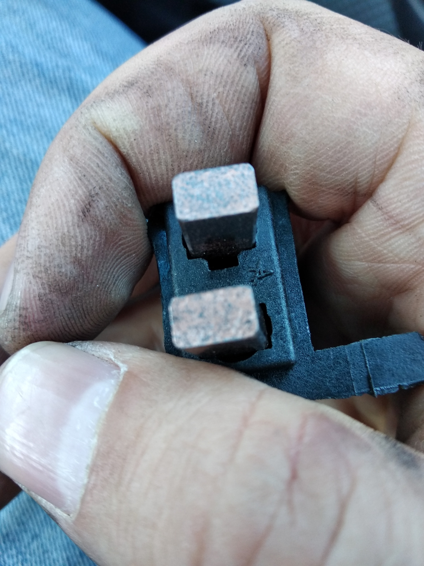 щетки генератора nissan p12. как поменять щётки на генератор ниссан примера. диодный мост ниссан альмера н15. Nissan primera p12 щетки генератора. щетки генератора ниссан примера.