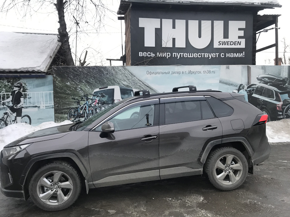 Автобагажник Thule — Toyota RAV4 (5G), 2 л, 2019 года | аксессуары