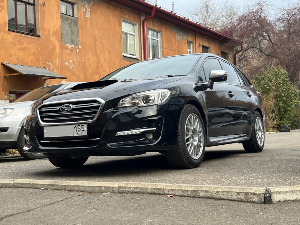 боец ждет снег — Subaru Levorg (VM)