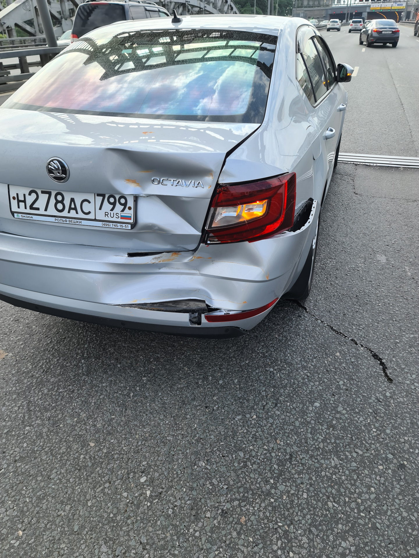 Держит удар — Skoda Octavia A7 Mk3, 1,8 л, 2017 года | ДТП | DRIVE2