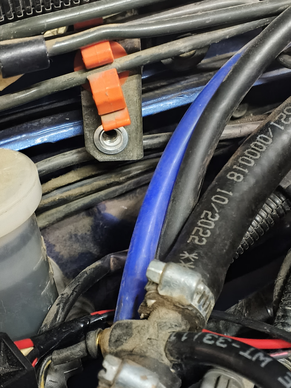 Клепка резьбовая — Nissan Skyline (R33 Series 2). Запчасти на фото: 400001810