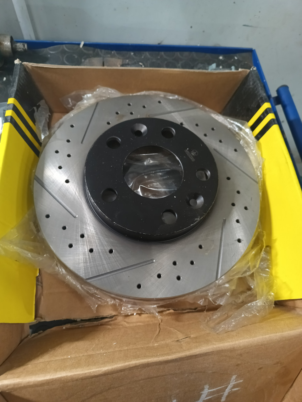 Перфорированные тормозные диски — Renault Duster (1G), 1,5 л, 2013 года ...