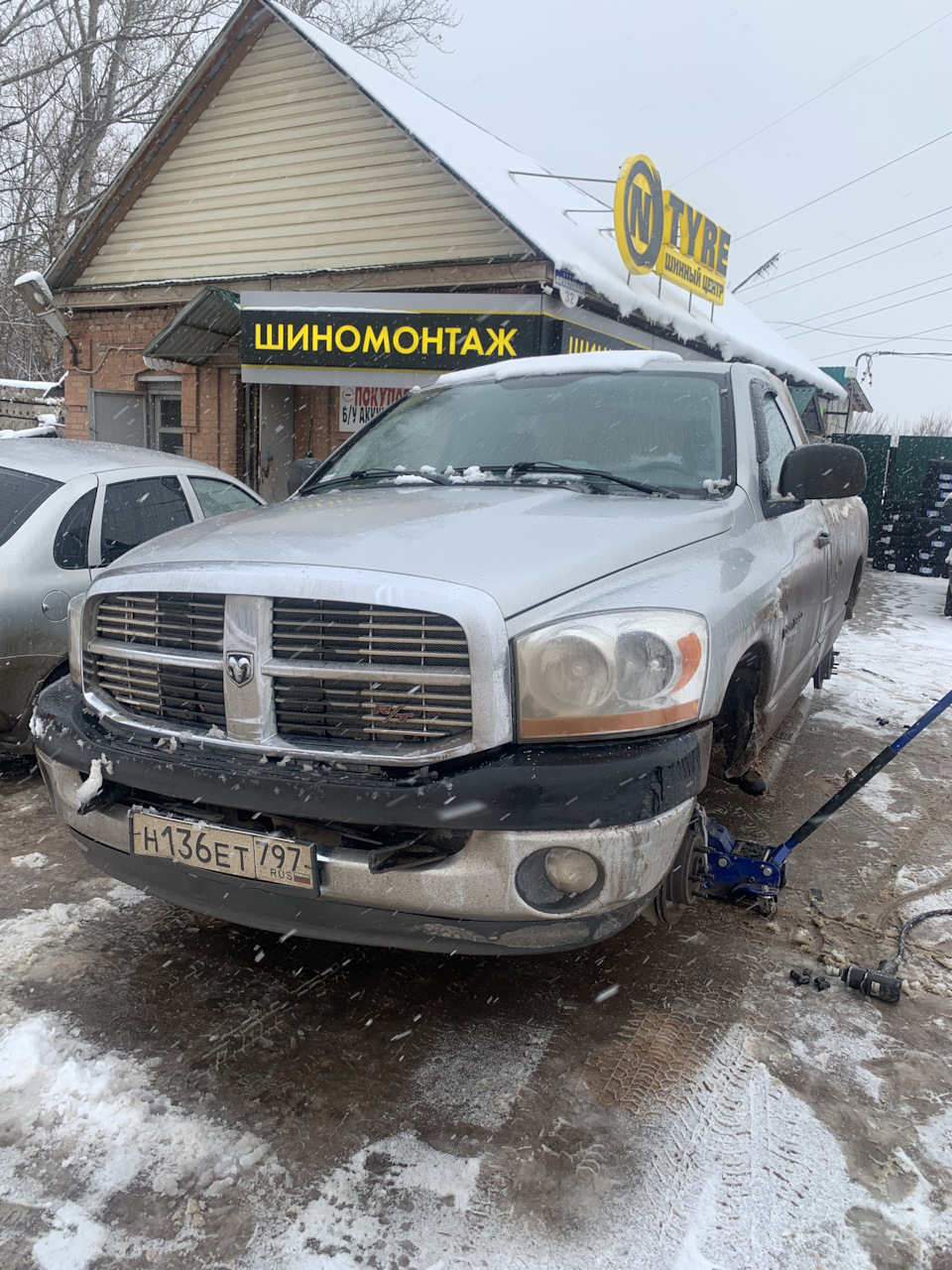 Оторвалось колесо на трассе. Расплавилась полуось. — Dodge Ram, 4,7 л, 2006  года | эвакуация | DRIVE2