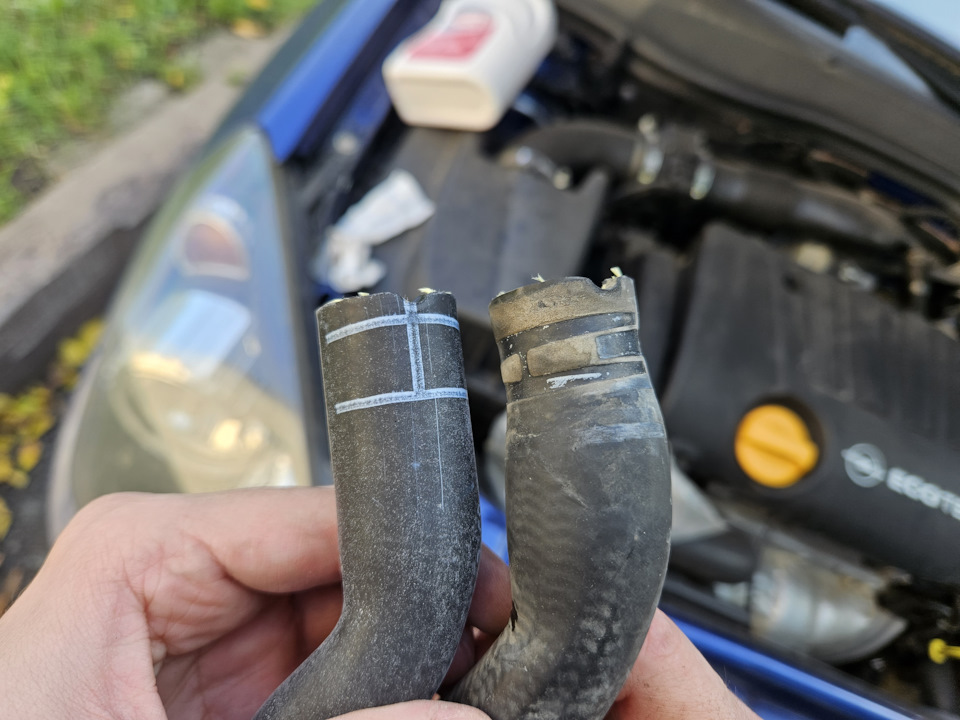 Замена патрубка от расширительного бачка — Opel Astra H, 1,8 л, 2006 ...