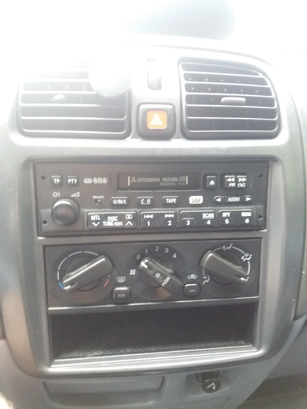 Space star магнитола штатная. Двухдиновая магнитола в спейс стар. 2дин space star-1. Mitsubishi space star штатная магнитола. Obd - mitsubishi space star 2004.