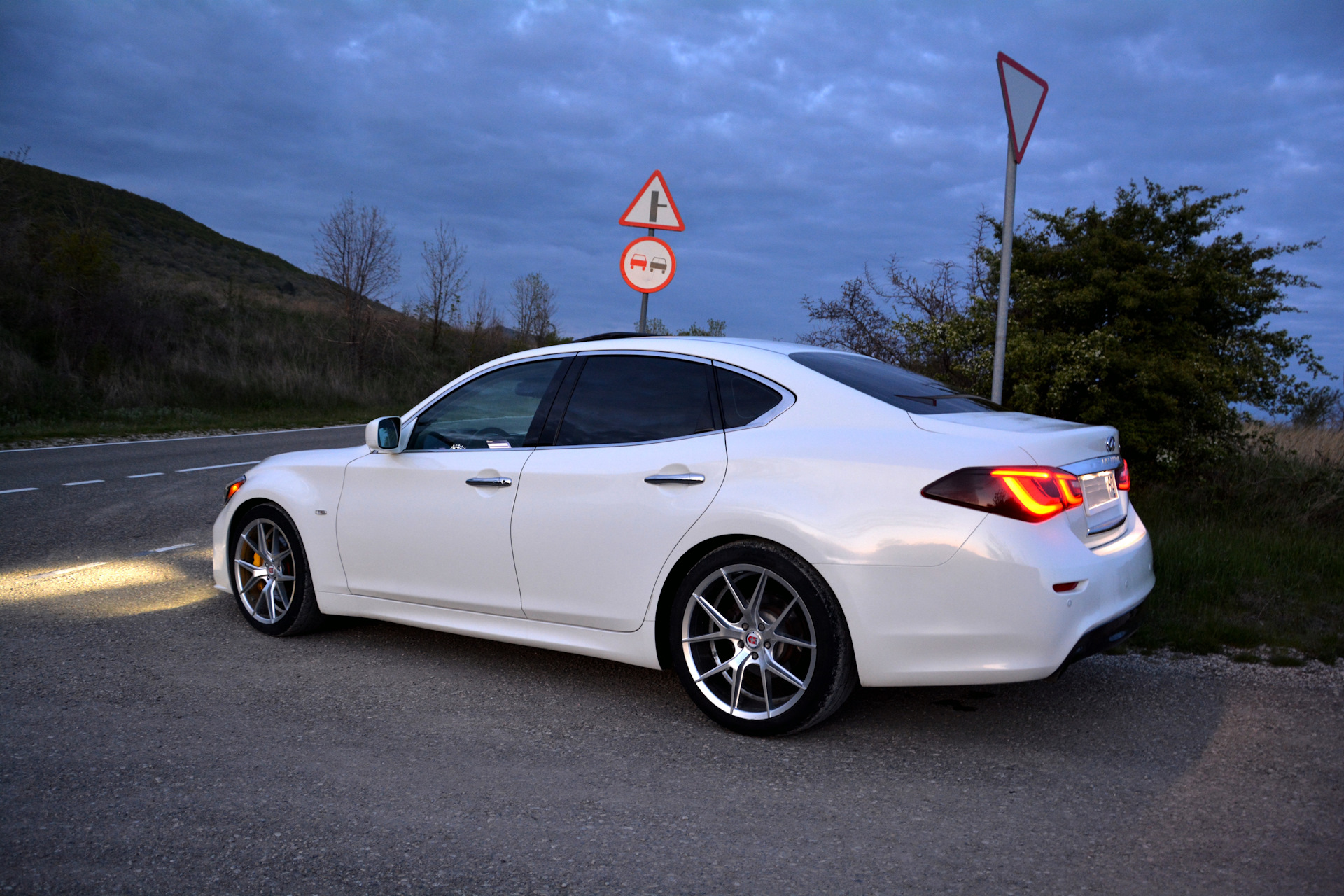 Infiniti m37 m56 Black