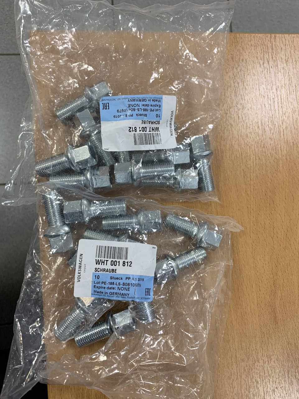 WHT001812 Болт крепления колеса VAG | Запчасти на DRIVE2