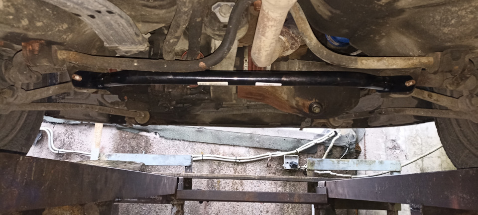 Нижняя распорка — Lada Калина Универсал (1G), 1,6 л, 2010 года ...