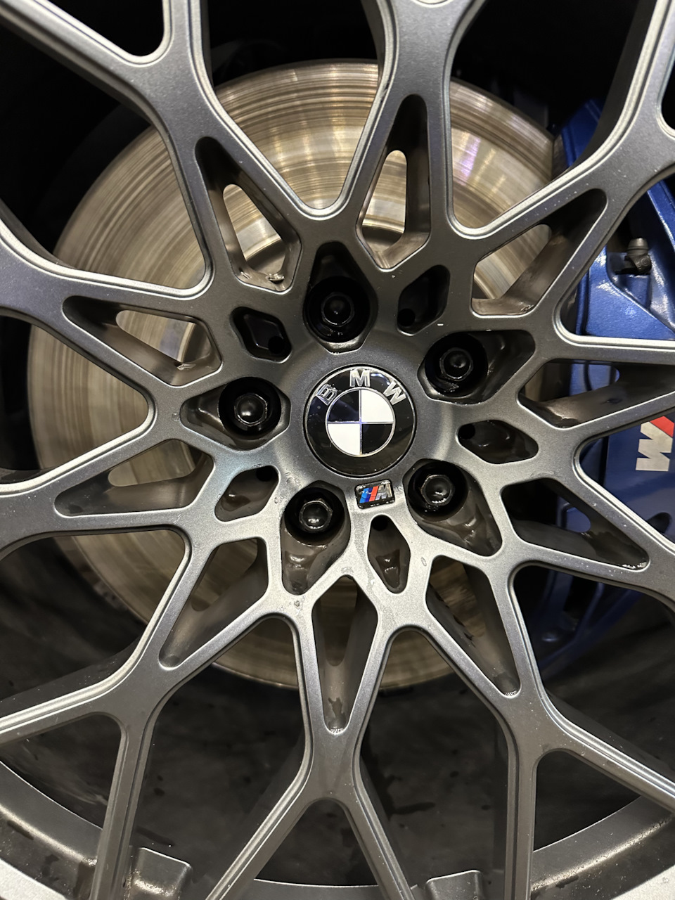 Плавающие ступичные колпачки — BMW X6 (G06), 3 л, 2021 года | колёсные ...