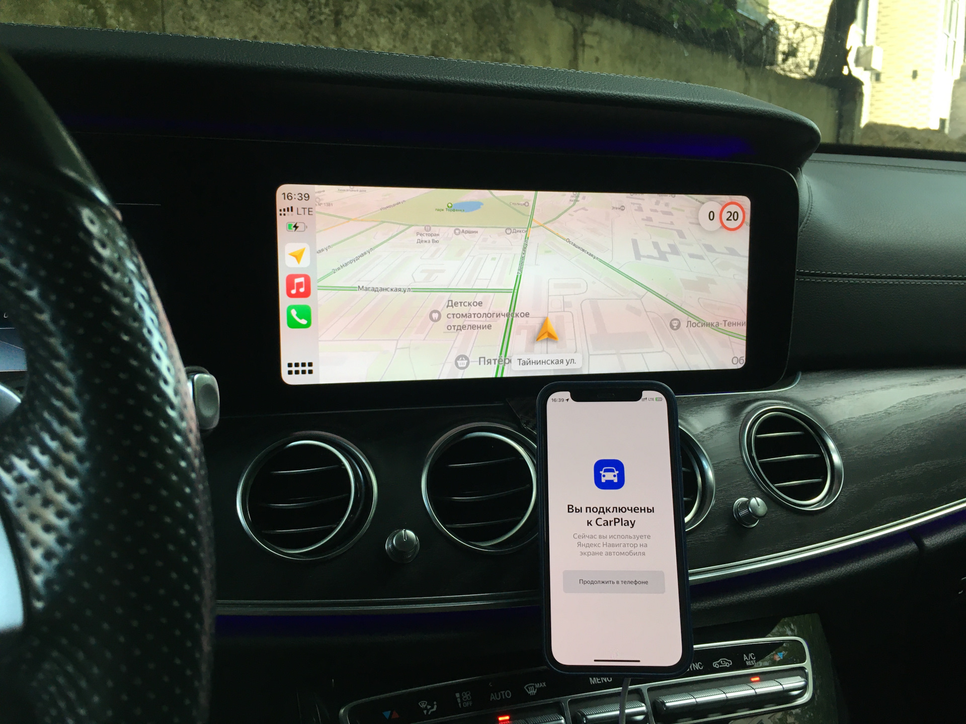 Wireless CarPlay — MercedesBenz Eclass (W213), 2 л, 2017 года