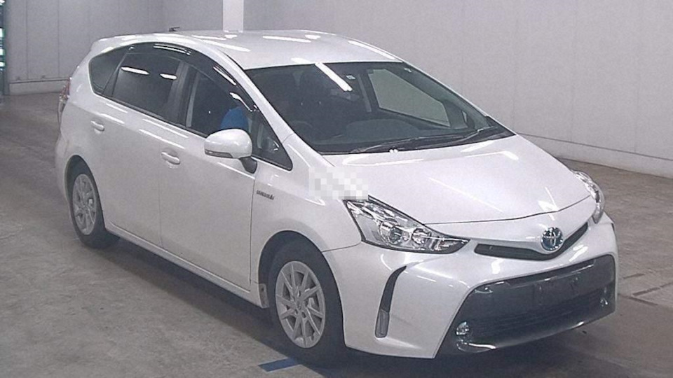 toyota prius alpha 2016