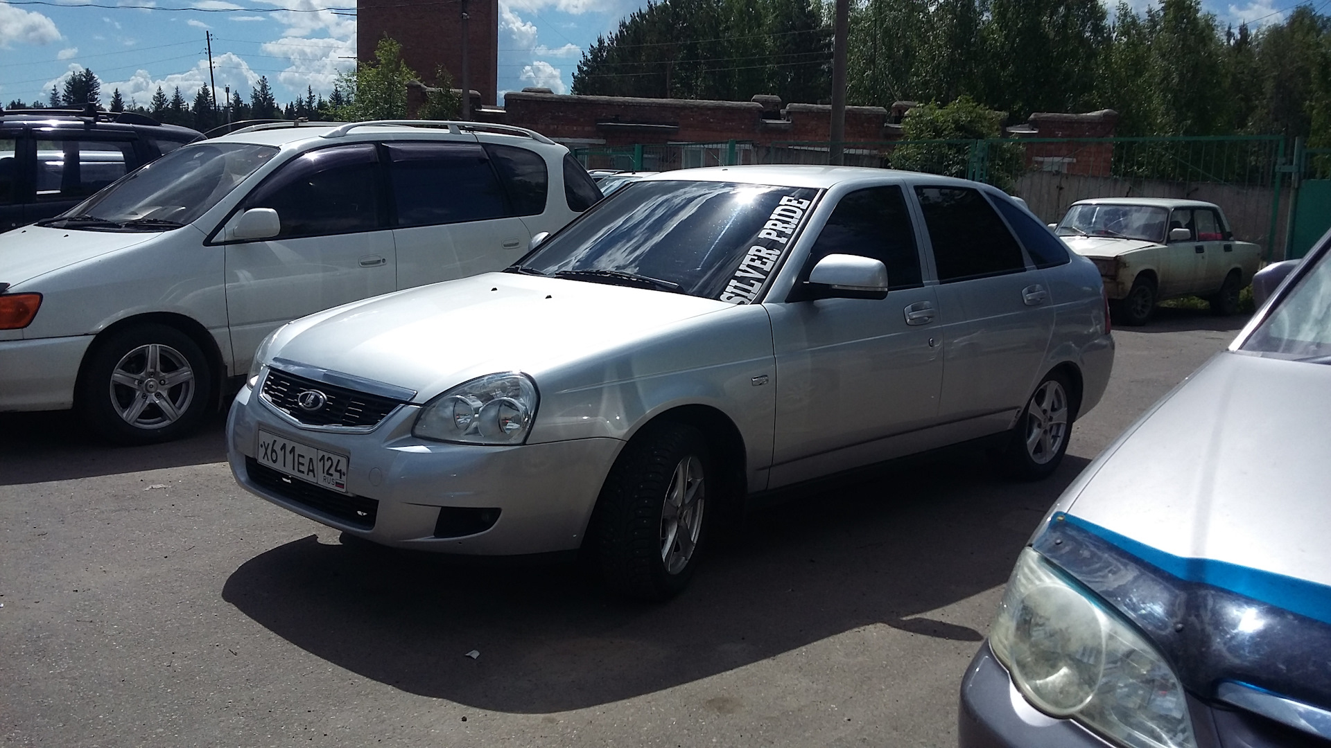 Lada Приора хэтчбек 1.6 бензиновый 2011 | Silver Pride на DRIVE2