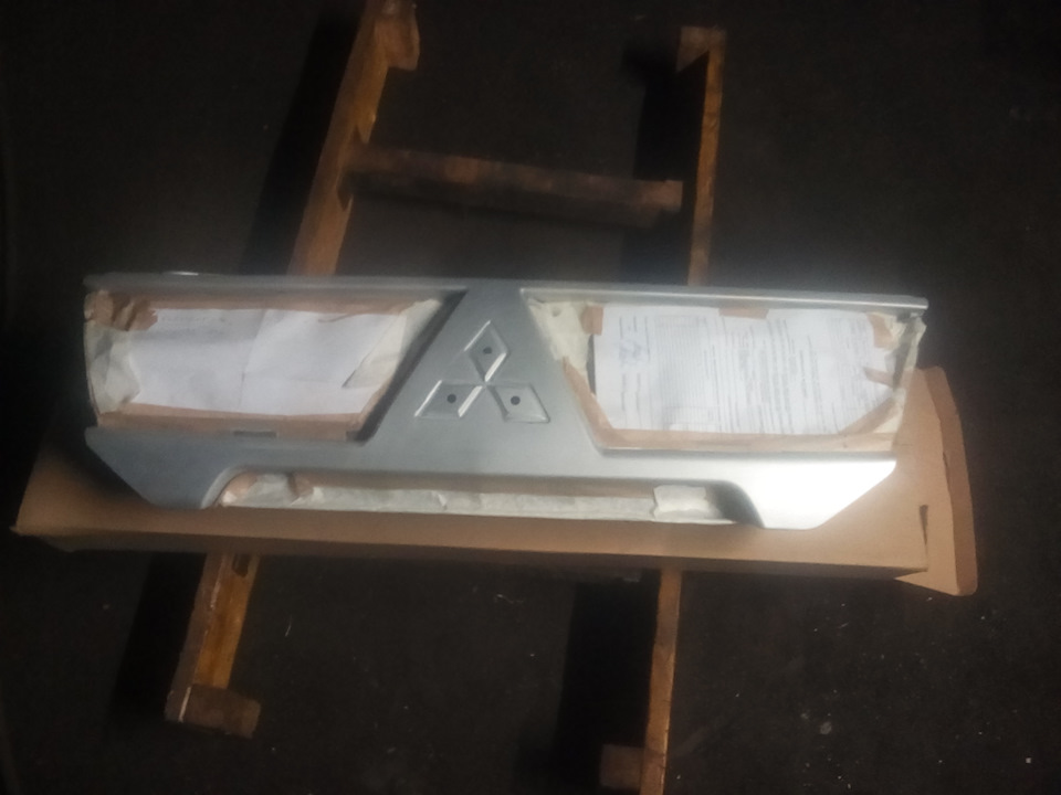Решетка радиатора — Mitsubishi Pajero Sport (1G), 2,5 л, 2008 года ...