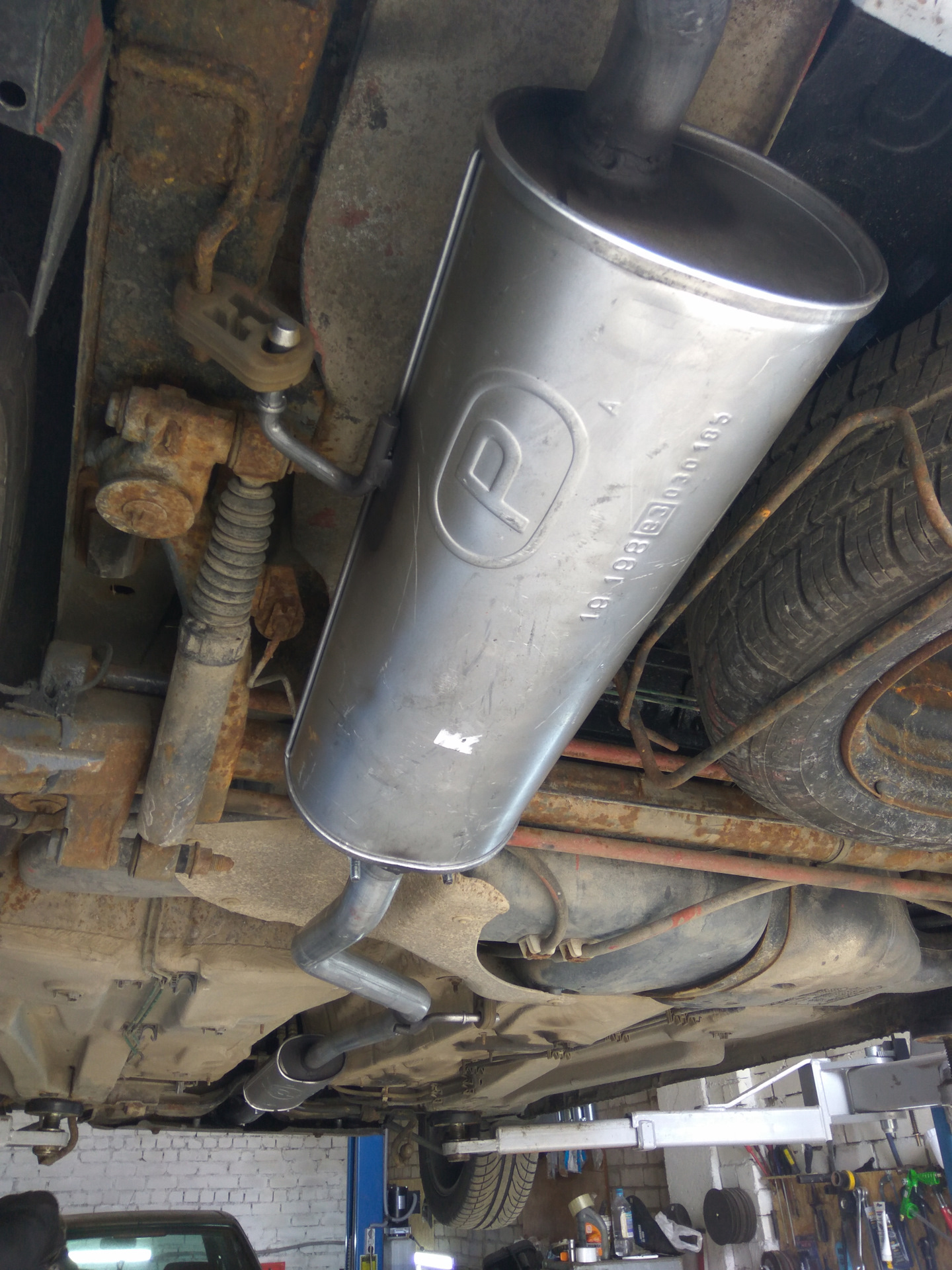 Крепление глушителя пежо 3008. Гофра глушителя пежо 607 3. Замена глушителя пежо. Выхлопная труба пежо 206. Крепление глушителя пежо 206.